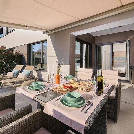 Brand New 1 Bedroom Apartment With Backyard Near The Beach! Porec Esterno foto